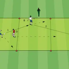 Fußballtraining: Spieler A passt zu B, der den Ball zu C weiterleitet. Ein dynamisches spiel gegen den ball.