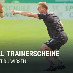 Fußballtrainer gibt Anweisungen. Ab welcher Jugend braucht man einen Trainerschein? Das erfährst du hier.