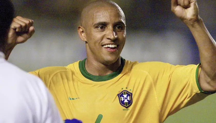 Roberto Carlos feiert einen Sieg. Seine bisherigen Trainerstationen sind legendär.