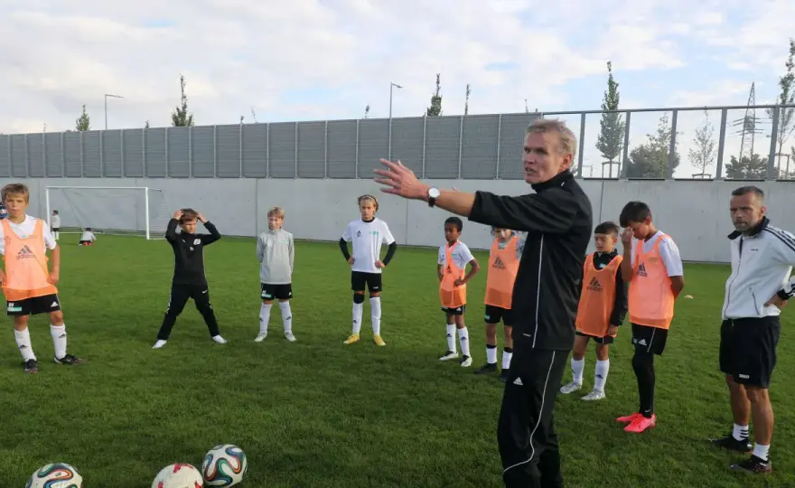 DFB duales Studium - Karriere im Fußball abseits des Platzes?
