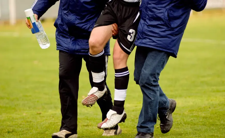 Adduktoren-Gegenspieler im Fußball - Leiste schützen!