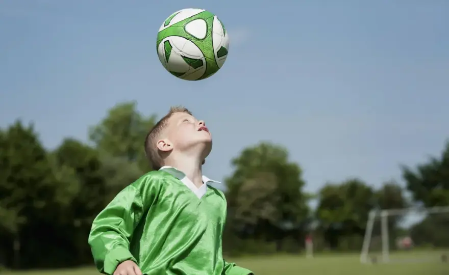 Kopfballtraining Kinderfußball - Sicher & effektiv lernen
