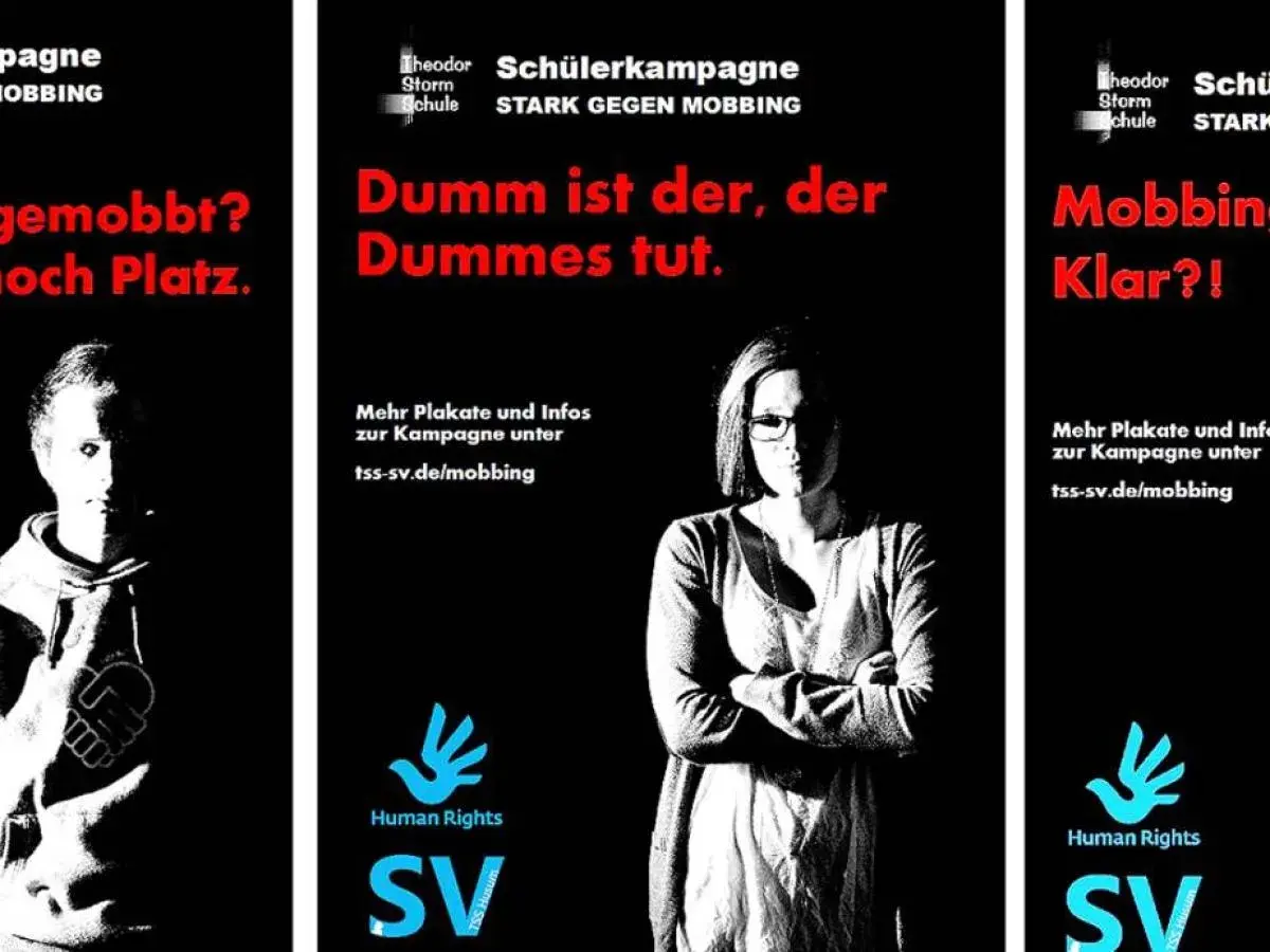 Plakate gegen Mobbing im Verein: "Dumm ist, wer Dummes tut." und "Mobbing? Klar?!". Infos unter tss-sv.de/mobbing.